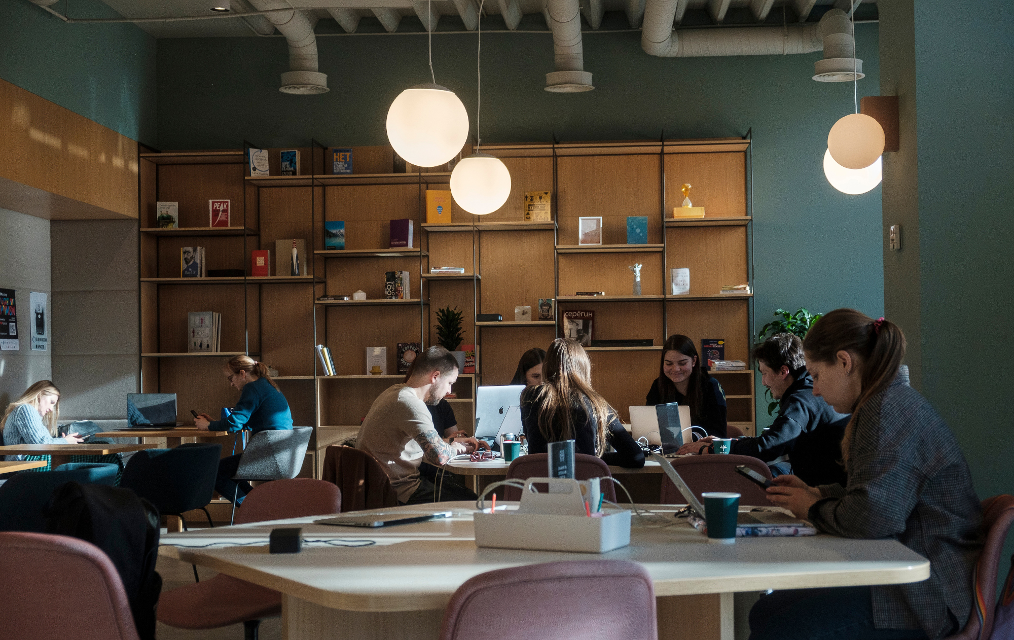 Своїми силами. Як Київ готується до тривалих відключень світла і скільки це коштує